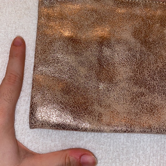 NWOT GAP genuine leather wristlet - Picture 6 of 6